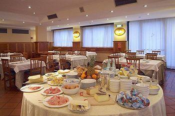 Туры в Hostellerie du Cheval Blanc