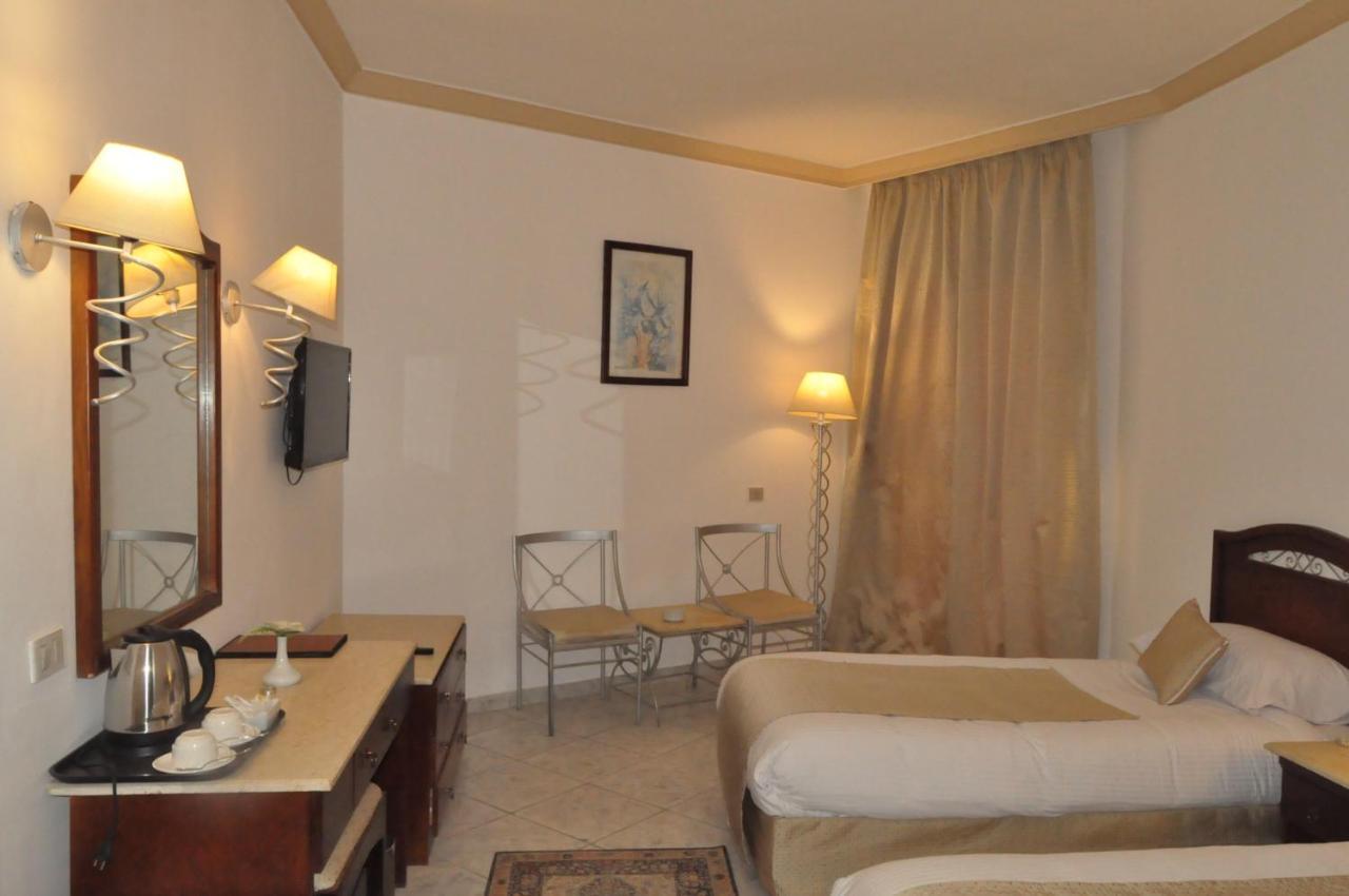 Dexon – Roma Hotel 3*