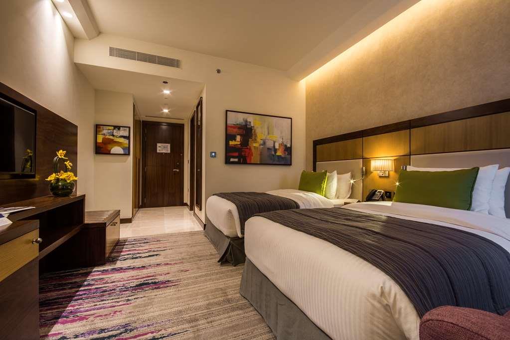 Golden Tulip Media 4*