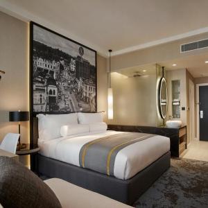 найти туры в отель Hotel Stripes Kuala Lumpur, Autograph Collection отель Hotel Stripes Kuala Lumpur, Autograph Collection