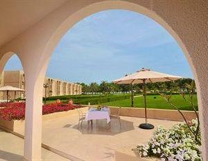 найти туры в отель Дафра Бич отель Dhafra Beach