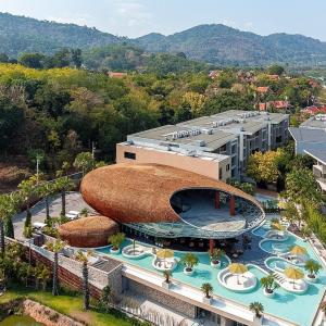 найти туры в отель Уиндам Гранд Най Харн Бич Пхукет отель Wyndham Grand Nai Harn Beach Phuket