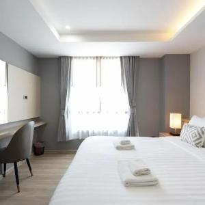 найти туры в отель The Riski Hotel at Bangphlat Station отель The Riski Hotel at Bangphlat Station