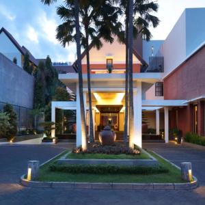 найти туры в отель Hotel Santika Premiere Malang отель Hotel Santika Premiere Malang