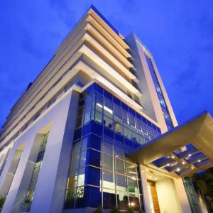 найти туры в отель Hotel Santika Makassar отель Hotel Santika Makassar