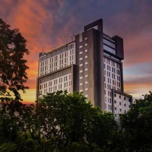 найти туры в отель Movenpick Surabaya City отель Movenpick Surabaya City