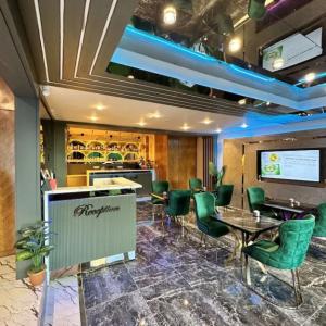 найти туры в отель Crowned Plus Hotel отель Crowned Plus Hotel
