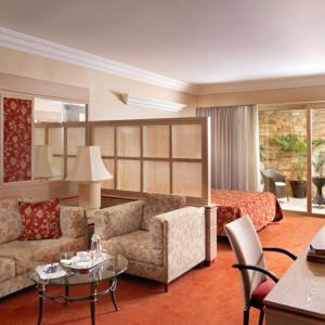 найти туры в отель Холидэй Сьютс отель Holiday Suites