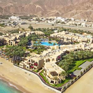 найти туры в отель Мирамар Аль Ака Бич Ризот отель Miramar Al Aqah Beach Resort