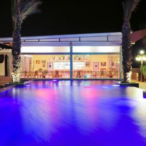 найти туры в отель Кресцент Бич Отель энд Лэже Ризот отель The Crescent Beach Hotel & Leisure Resort