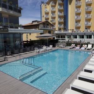 найти туры в отель Адлон отель Adlon