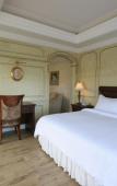 Туры в отель Four Seasons Place Туры в отель Four Seasons Place