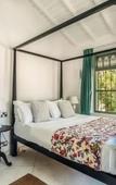 Туры в отель Beautifully Renovated Family Village House Within Walking Distance To The Beach Туры в отель Beautifully Renovated Family Village House Within Walking Distance To The Beach