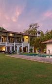 Туры в отель Lovely Lakeside Villa With Large Pool Poolside Dining Туры в отель Lovely Lakeside Villa With Large Pool Poolside Dining