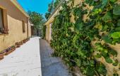 Туры в отель Yug Guest House Туры в отель Yug Guest House