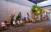 Туры в отель De La Charis Hotel by Waringin Hospitality Туры в отель De La Charis Hotel by Waringin Hospitality