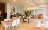 Туры в отель De La Charis Hotel by Waringin Hospitality Туры в отель De La Charis Hotel by Waringin Hospitality
