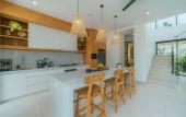 Туры в отель Puri Senang - Luxury 4BR Pool Villa in Central Berawa, Near Beach Туры в отель Puri Senang - Luxury 4BR Pool Villa in Central Berawa, Near Beach