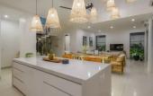 Туры в отель Puri Senang - Luxury 4BR Pool Villa in Central Berawa, Near Beach Туры в отель Puri Senang - Luxury 4BR Pool Villa in Central Berawa, Near Beach