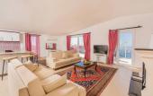 Туры в отель Villa Fuchsia 4-bedroom Retreat With Private Pool and Breathtaking View Туры в отель Villa Fuchsia 4-bedroom Retreat With Private Pool and Breathtaking View
