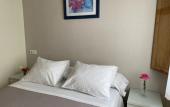 Туры в отель Hostal Moscatel Туры в отель Hostal Moscatel