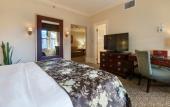 Туры в отель The Pfister Hotel Туры в отель The Pfister Hotel