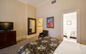 Туры в отель The Pfister Hotel Туры в отель The Pfister Hotel