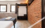 Туры в отель Hostal Bedmates Туры в отель Hostal Bedmates