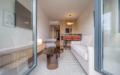 Туры в отель Iconic Suites Туры в отель Iconic Suites