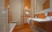 Туры в отель The Originals Hotel La Marebaudiere Туры в отель The Originals Hotel La Marebaudiere