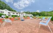 Туры в отель Inn on Storrs Туры в отель Inn on Storrs