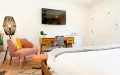 Туры в отель Fleur Noire Hotel - 21 and Over Туры в отель Fleur Noire Hotel - 21 and Over