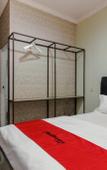 Туры в отель RedDoorz Plus near Lippo Cikarang Mall Туры в отель RedDoorz Plus near Lippo Cikarang Mall