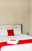 Туры в отель RedDoorz near Lippo Mall Puri Туры в отель RedDoorz near Lippo Mall Puri