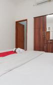 Туры в отель RedDoorz Syariah Plus Near Jatiwarna Toll Gate Туры в отель RedDoorz Syariah Plus Near Jatiwarna Toll Gate
