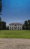 Туры в отель La Barchessa di Villa Pisani Туры в отель La Barchessa di Villa Pisani