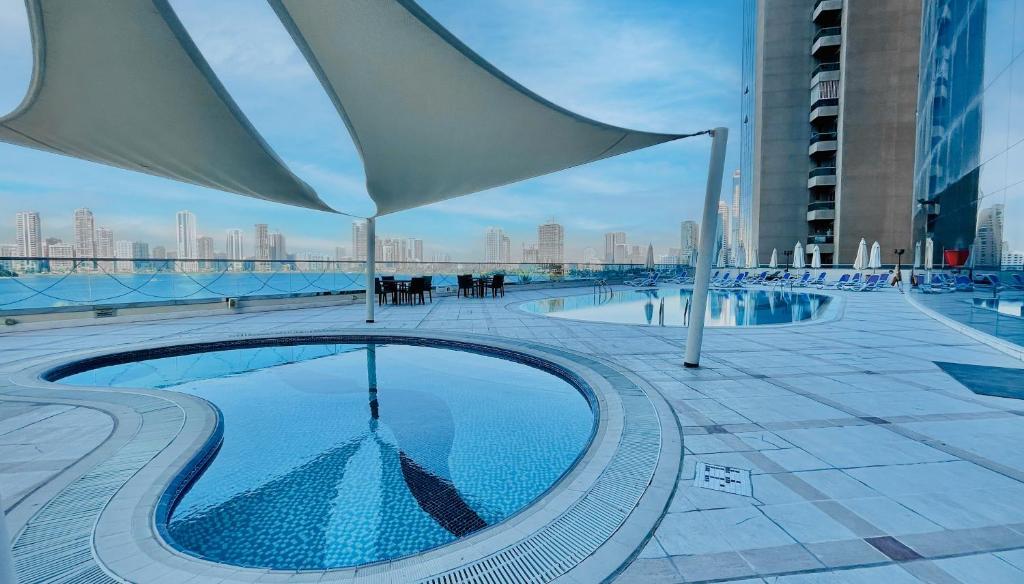 Corniche Hotel Sharjah 5*