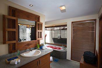 Balibaliku Beach Front Luxury Private Pool Villa 4*