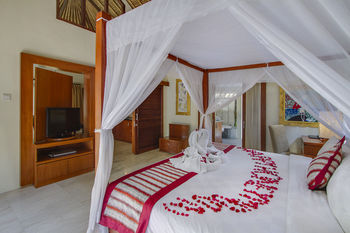 Balibaliku Beach Front Luxury Private Pool Villa 4*