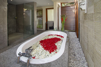 Balibaliku Beach Front Luxury Private Pool Villa 4*