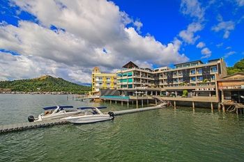 Two Seasons Coron Bayside Hotel 4*
