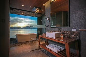 Two Seasons Coron Bayside Hotel 4*