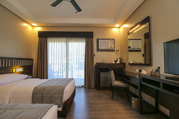 Two Seasons Coron Bayside Hotel 4*