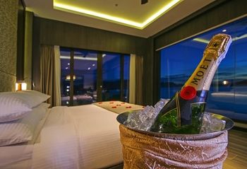 Two Seasons Coron Bayside Hotel 4*
