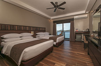 Two Seasons Coron Bayside Hotel 4*