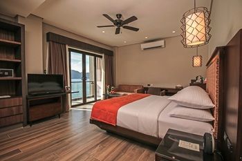 Two Seasons Coron Bayside Hotel 4*