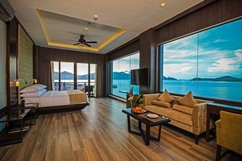Two Seasons Coron Bayside Hotel 4*