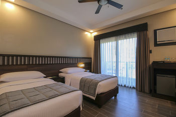 Two Seasons Coron Bayside Hotel 4*
