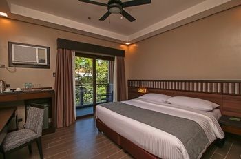 Two Seasons Coron Bayside Hotel 4*