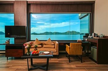Two Seasons Coron Bayside Hotel 4*